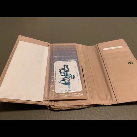 “George” Women’s Wallet - Picture 4 of 4